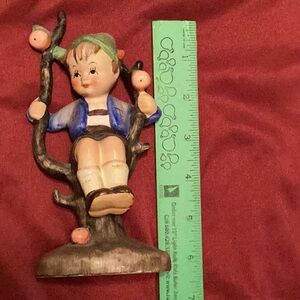 Vintage Napco Boy Figurine "ROMANCE" GERMAN BUBE SWINGING im APFEL 🌳Tree EVC